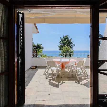 別荘 Aqua Blue, Beachfront 3-bdrm Maisonette *