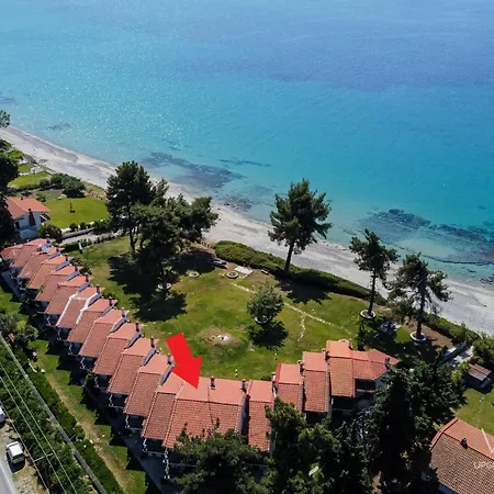 Aqua Blue, Beachfront 3-bdrm Maisonette 別荘 *
