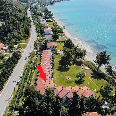 Aqua Blue, Beachfront 3-bdrm Maisonette