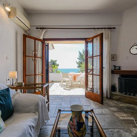 Aqua Blue, Beachfront 3-bdrm Maisonette Сasa de vacaciones Possidi