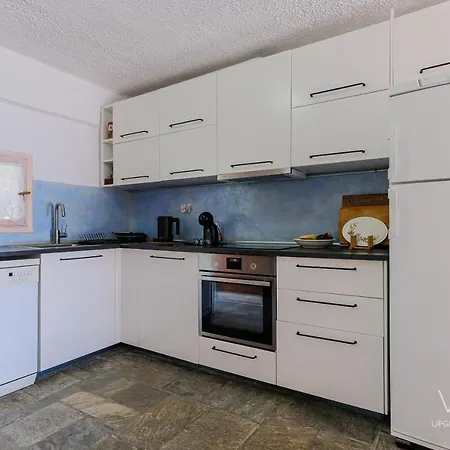 Сasa de vacaciones Aqua Blue, Beachfront 3-bdrm Maisonette *