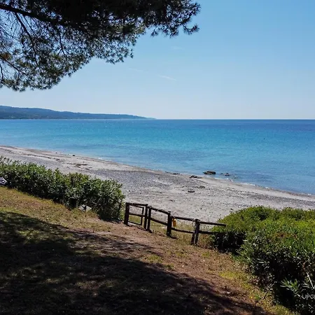 Aqua Blue, Beachfront 3-bdrm Maisonette *