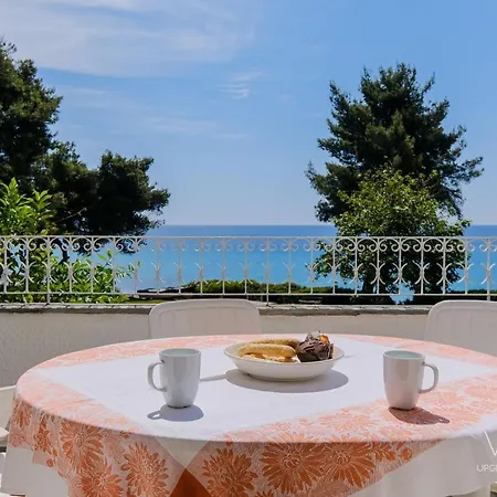 Aqua Blue, Beachfront 3-bdrm Maisonette Сasa de vacaciones